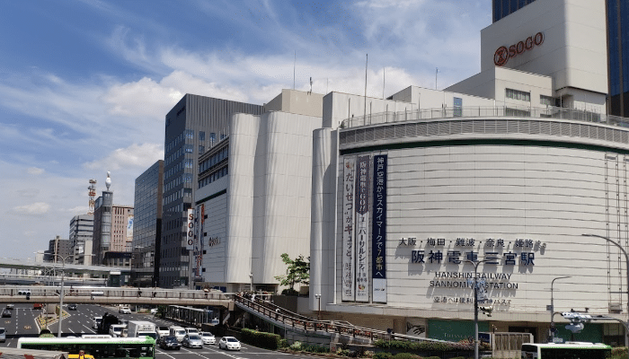 阪急三宮駅前