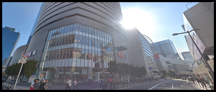 茶屋町のユニクロ通り